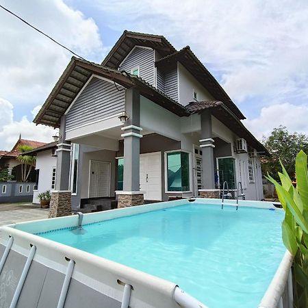 Awang's Villa Homestay Kampong Gong Badak Luaran gambar